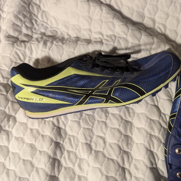 MEN'S SIZE 10.5 ACSICS RUNNING TRACK SHOES - Picture 2 of 4